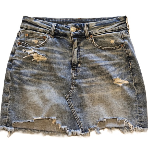 American Eagle Denim Skirt Size 6 Distressed Frayed Hem Mini Blue - Picture 1 of 6